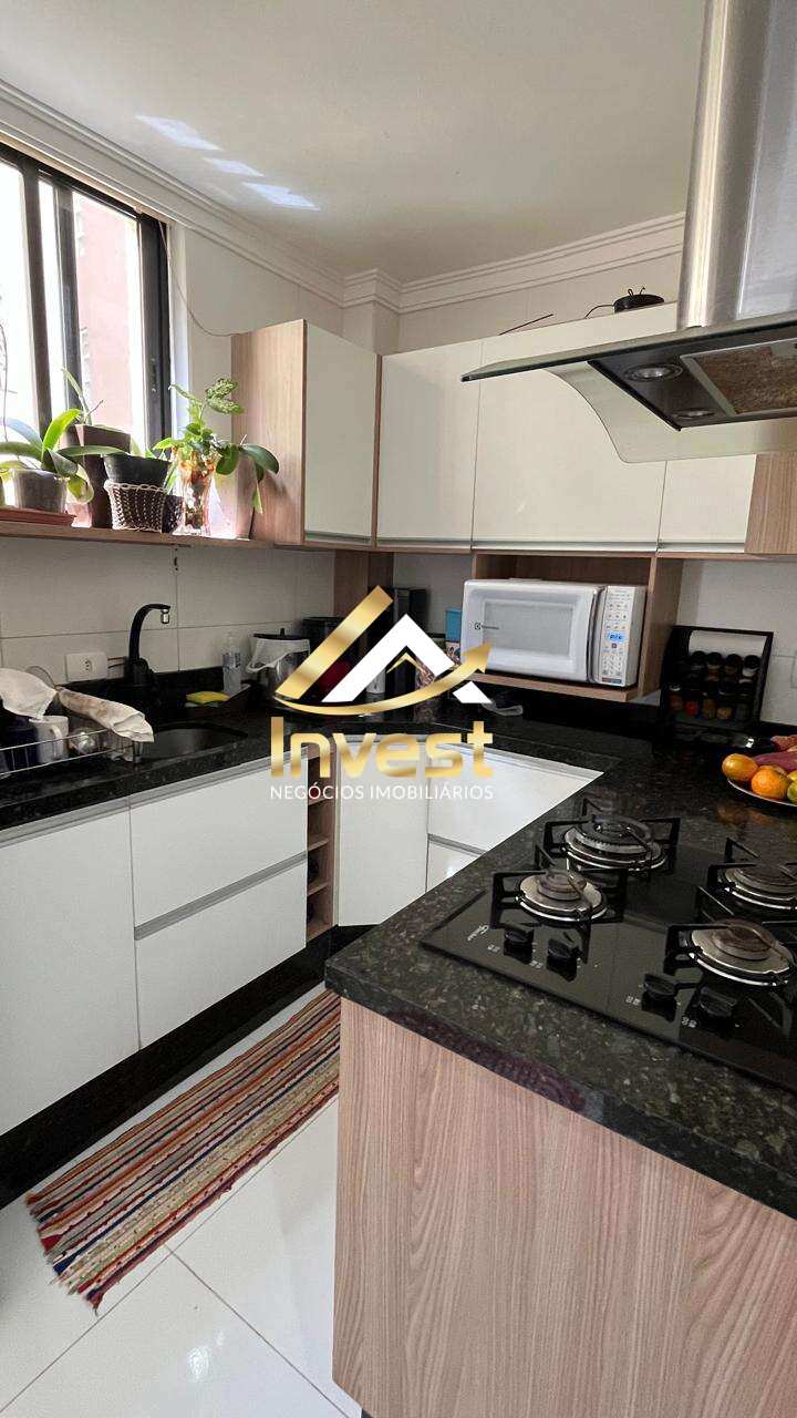  - Apartamento 3 quartos sendo 1 suíte - Próximo da portaria, com cozinha planejada.