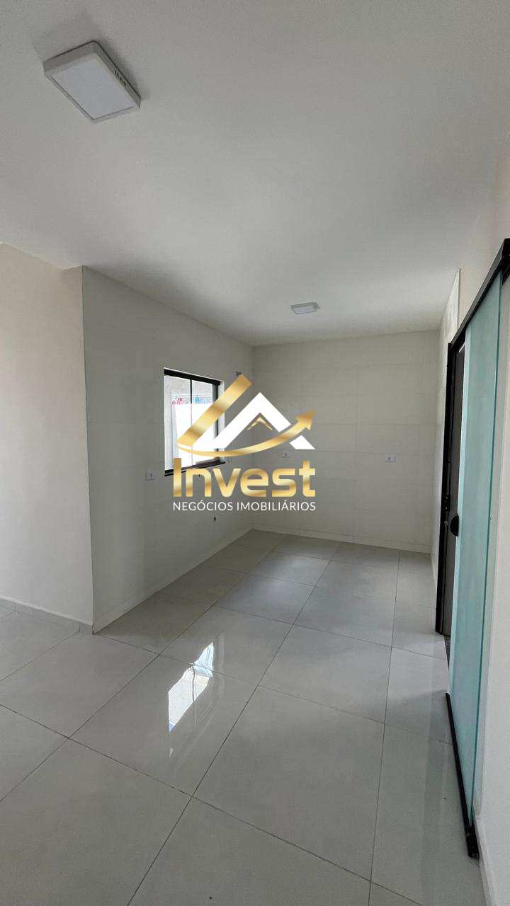  - Belíssima casa 3 quartos com espaço de terreno nos fundos e passagem lateral - Estrutura para 2º piso.