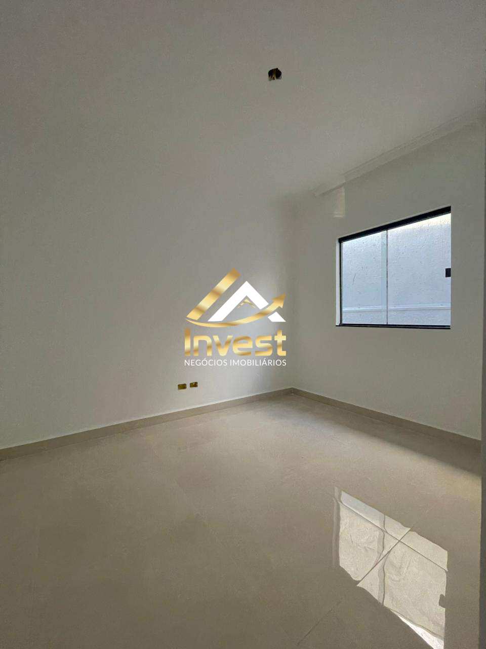  - Belíssima casa de esquina 3 quartos sendo 1 suíte com closet - Fora de condomínio