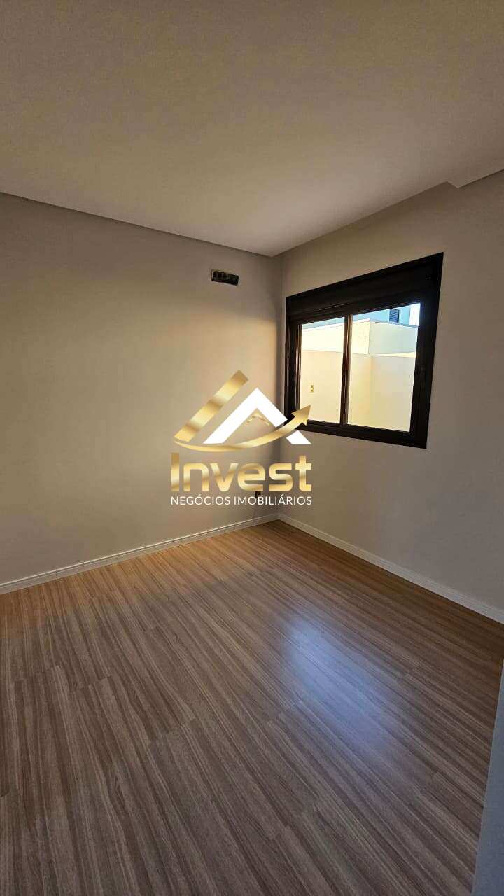  - Belíssima Casa em condomínio fechado - 100% Térrea - 3 quartos sendo 1 suíte