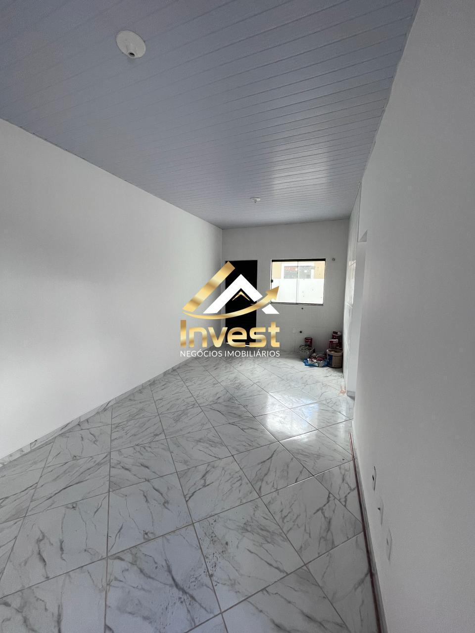  - Casa 2 quartos com amplo terreno na frente e fundos