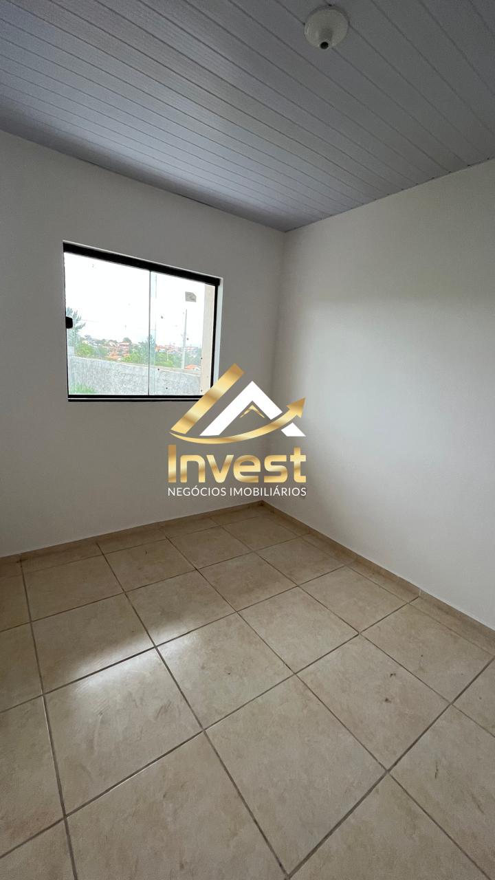  - Casa 2 quartos com amplo terreno na frente e fundos