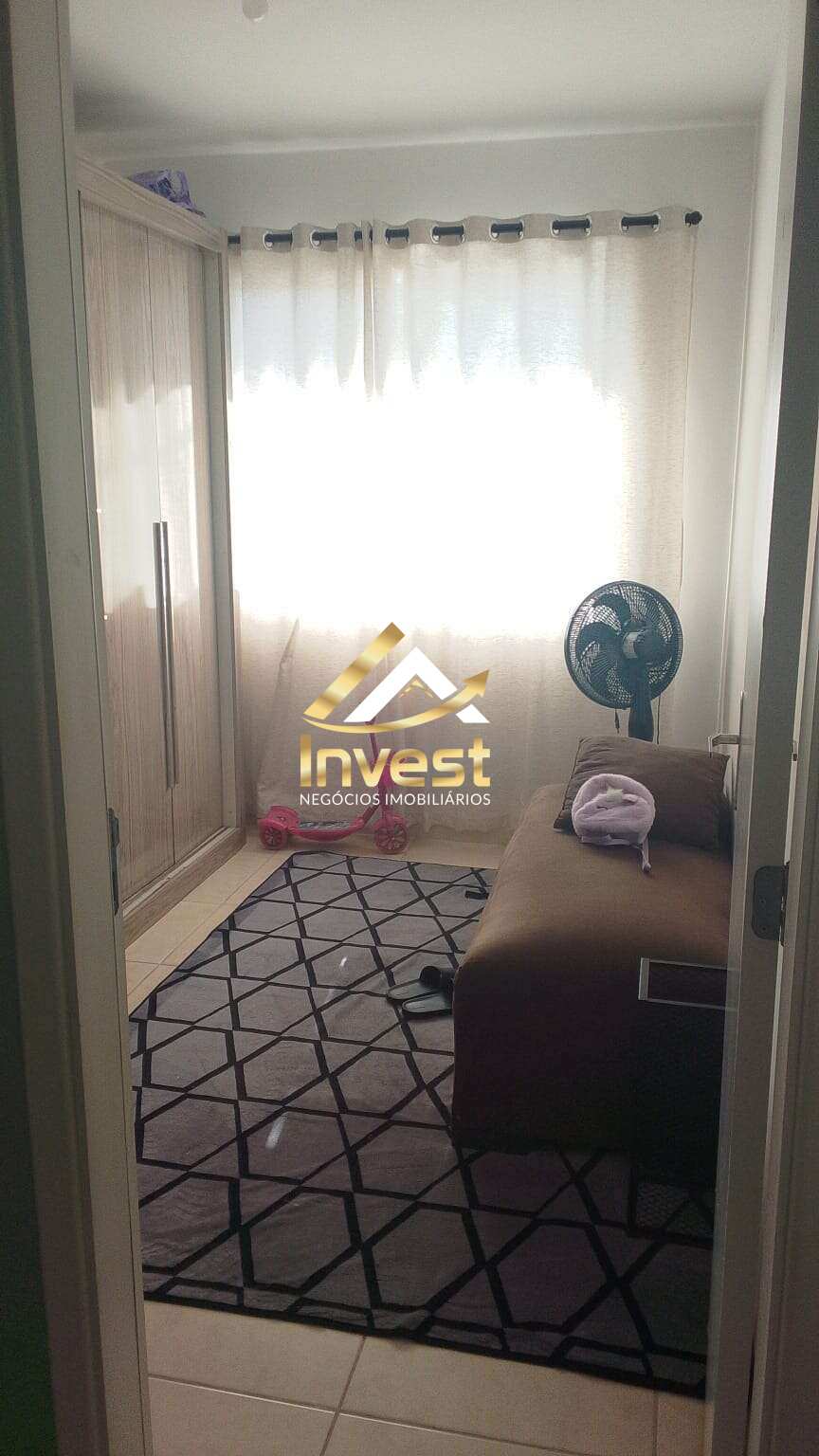  - Casa 2 quartos em condomínio fechado com espaço nos fundos