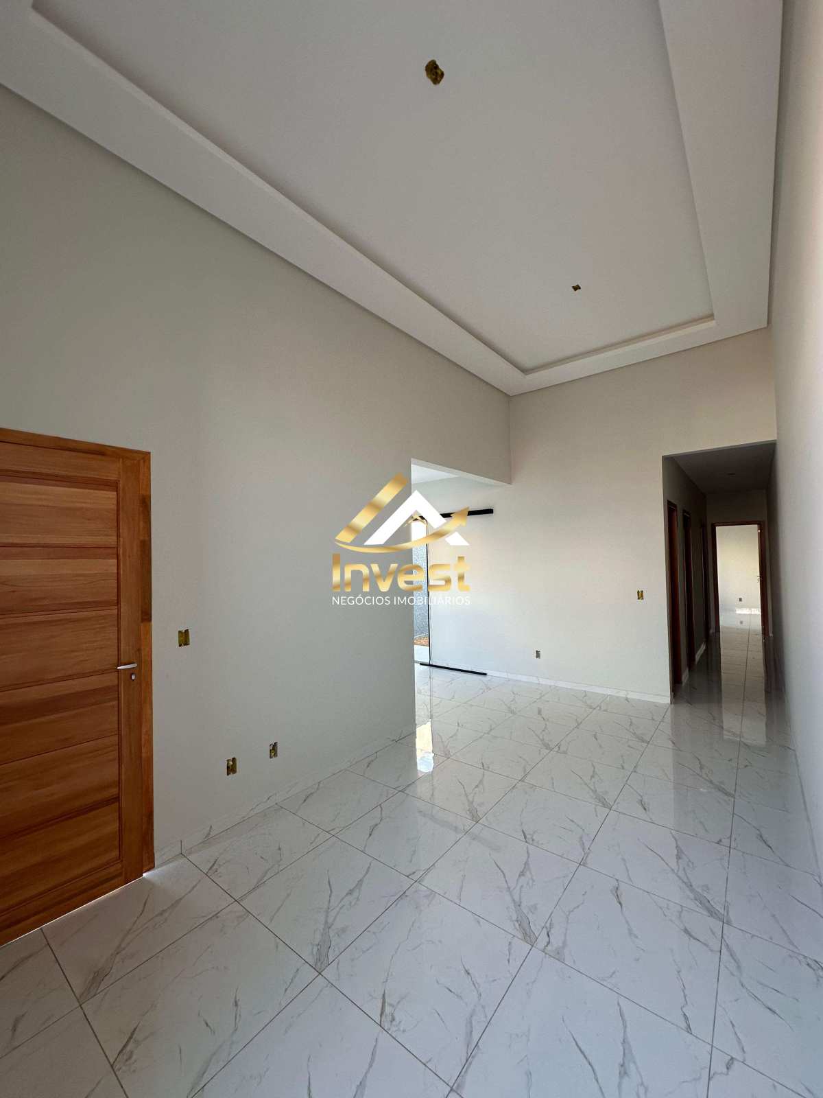  - Casa 3 quartos - Pé direito alto, acabamento de qualidade e espaço para 2 carros na garagem.