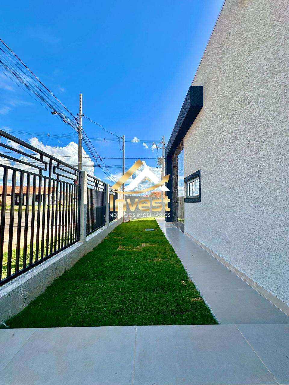  - Casa de esquina com amplo terreno - Fachada moderna e imponente - 100% térrea
