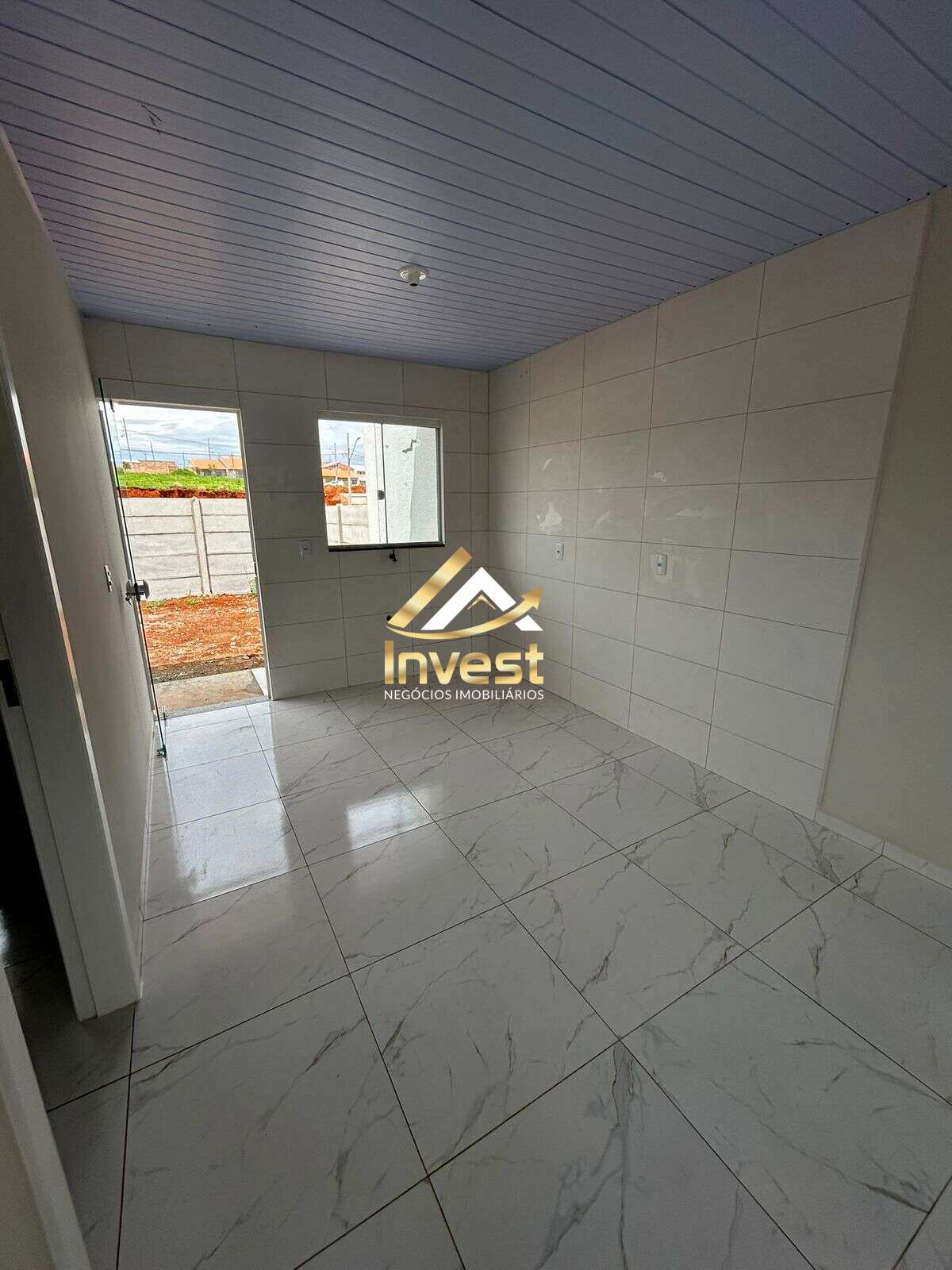  - Casa de esquina com amplo terreno