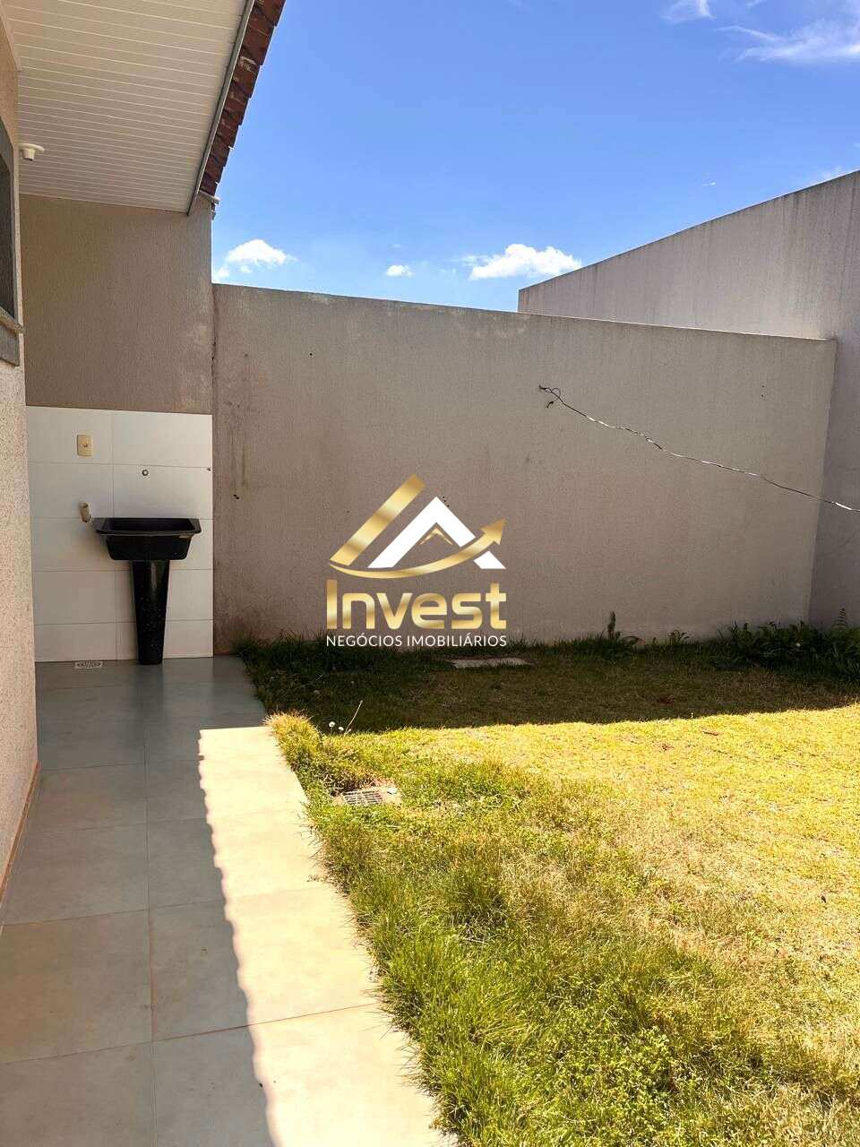  - Região Neves - Casa com 2 quartos e espaço de terreno nos fundos  - Próximo Mariano Atacadista